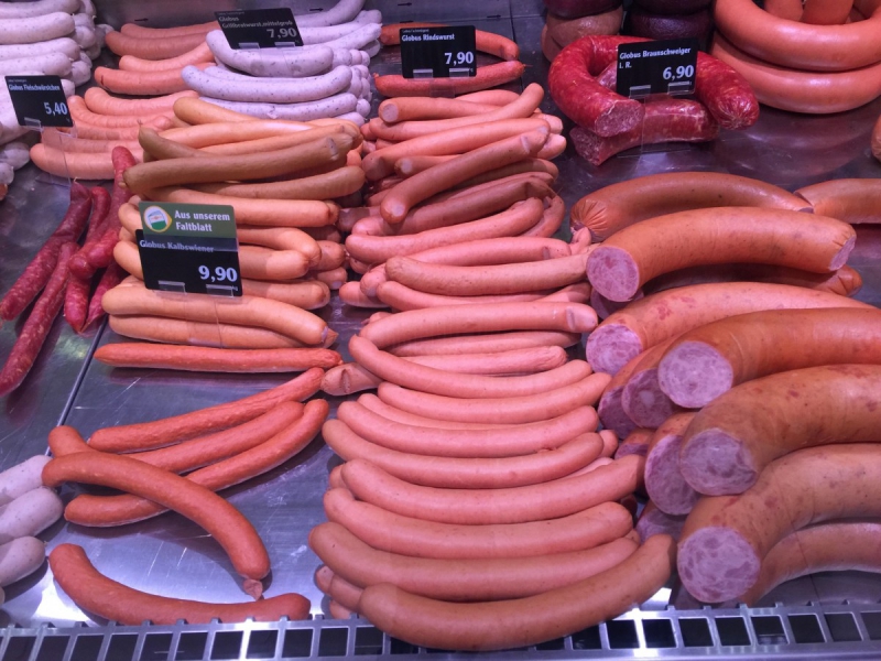 charcuterie-SPERACEDES-min_sausages_meat_butchery-1069321